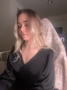 Watch SkyBriii recorded live streams from Stripchat on 2025/03/03, Cam Archive