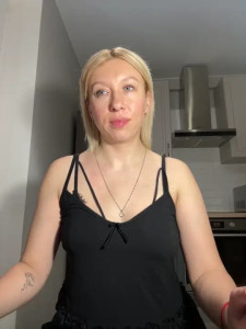 Watch Kittie_Valentine recorded live streams from Stripchat on 2025/03/18, Cam Archive