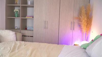 Watch veroniqe_lounge recorded live streams from Chaturbate on 2023/10/12, Cam Archive